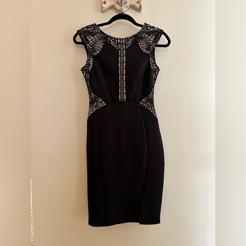 LIPSY BODYCONE BLACK EMBROIDERY PARTY DRESS SIZE UK 8 (US 4)